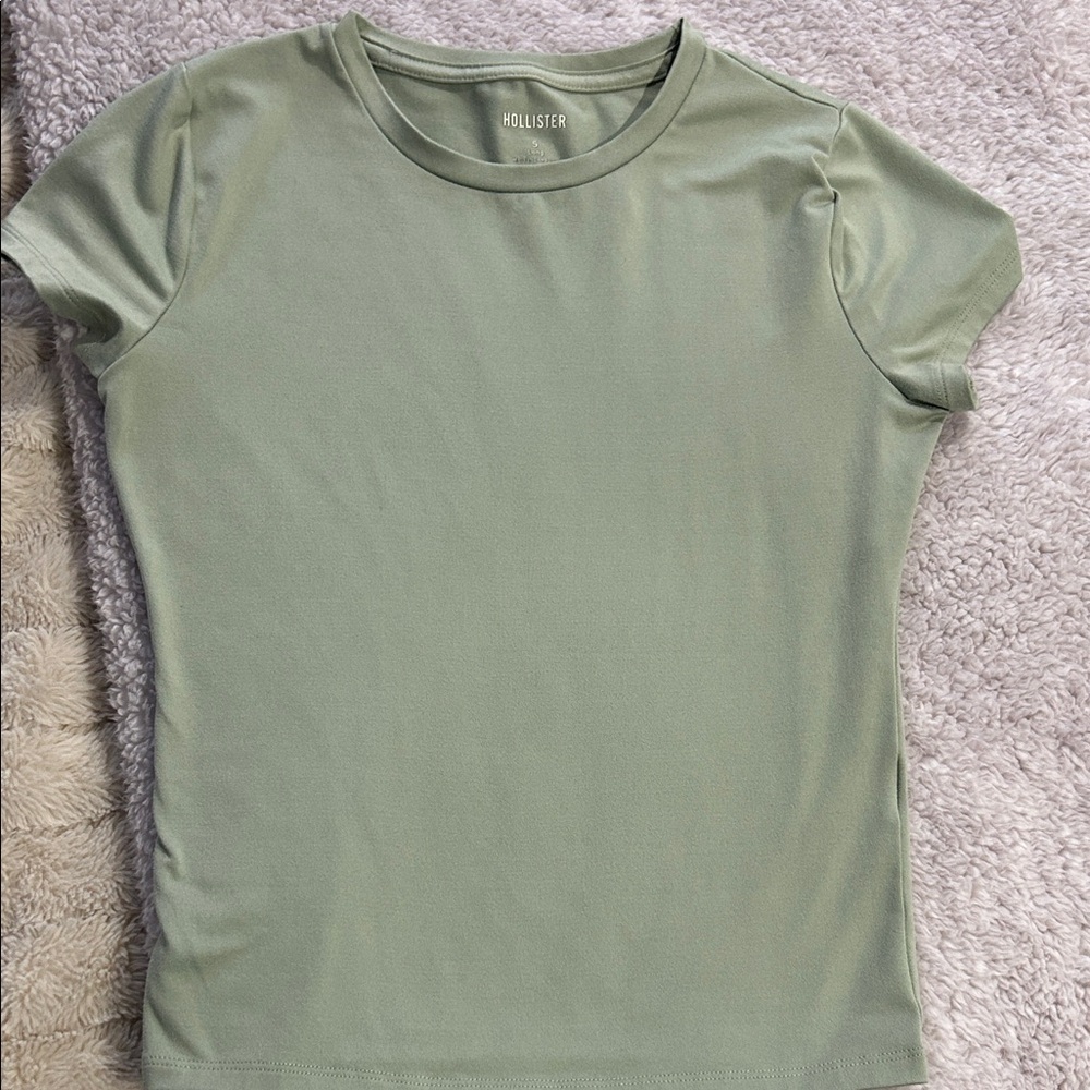 Hollister Women's Sage Green Short Sleeve Tee